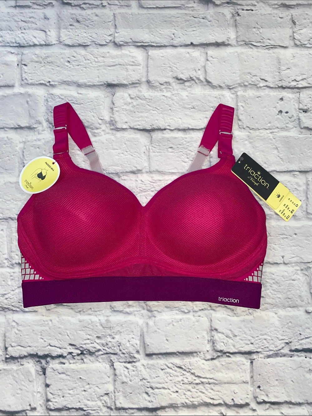 Triumph Triaction Hybrid Sports Lite Sports Bra Magenta Size 38D NWT